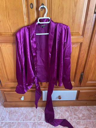 Blusa satén Zendra morada talla L