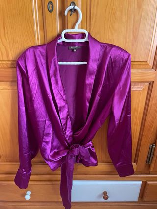 Blusa satén Zendra morada talla L