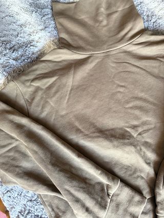 Sudadera cuello alto marrón
