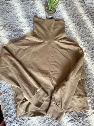 Sudadera cuello alto marrón