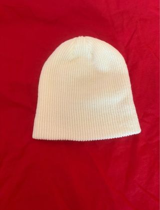 Gorro de punto blanco