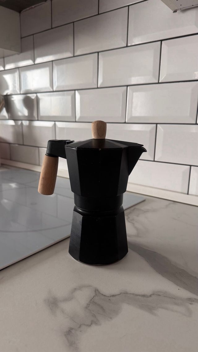 Cafetera italiana negra