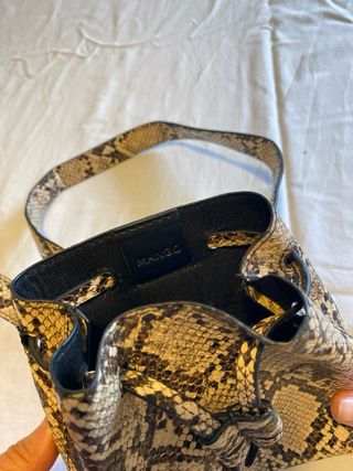 Bolso tipo saco piel serpiente