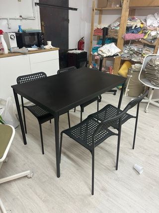 Mesa y 4 Sillas Ikea Negras