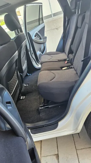 Toyota RAV4 2011