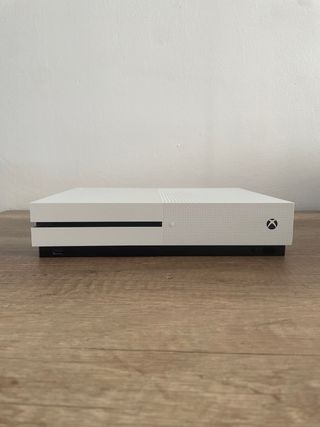 XBOX ONE S + MANDOS + CABLEADO
