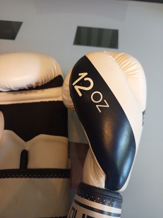 Guantes de boxeo Outshock blancos y negros