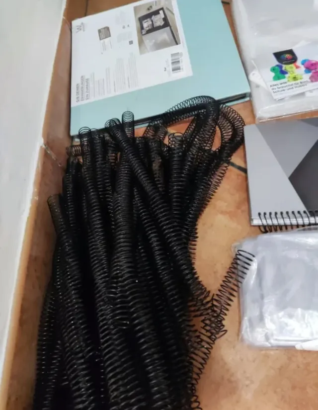 Lote papelería: anillas, carpetas, agenda