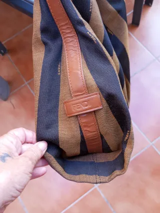 Borsa Fendi a righe marroni e nere
