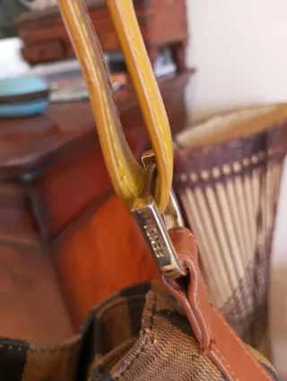 Borsa Fendi a righe marroni e nere