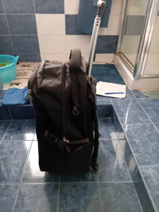 Zaino con rotelle nero