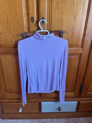 Camiseta cuello alto lila