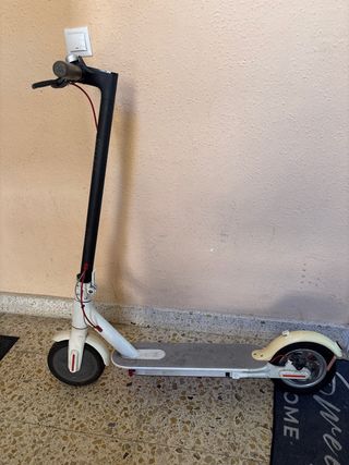 Patinete Eléctrico Blanco Xiaomi 
para piezas
