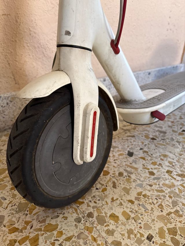 Patinete Eléctrico Blanco Xiaomi 
para piezas

