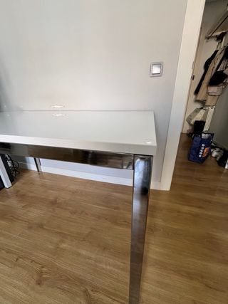 Mesa de comedor blanca