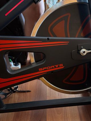 Bicicleta Estática Negra y Roja