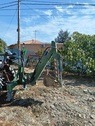 Retroexcavadora para tractor
