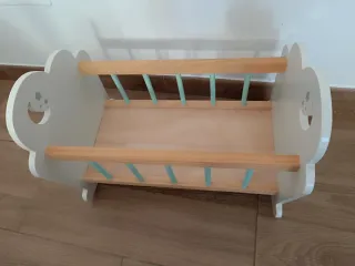 Cuna de madera bebé + Lote de regalos
