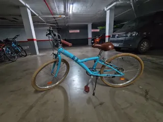 Bicicleta azul casi nueva