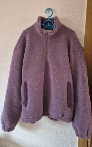 Chaqueta polar morada con cremallera