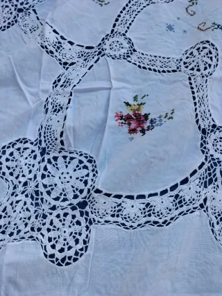 Mantelería ganchillo y punto de cruz