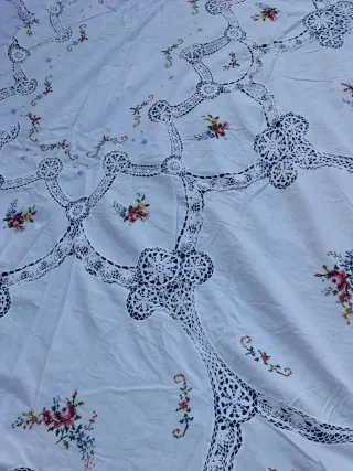 Mantelería ganchillo y punto de cruz