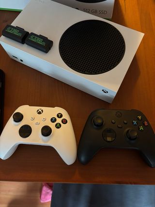 Xbox Series S 512GB + 2 Controles con baterías 