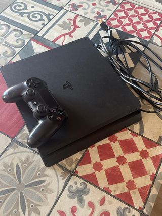 PS4 Slim Negra 1TB+ Mando y Cables