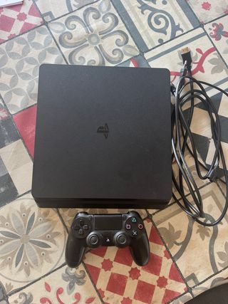 PS4 Slim Negra 1TB+ Mando y Cables