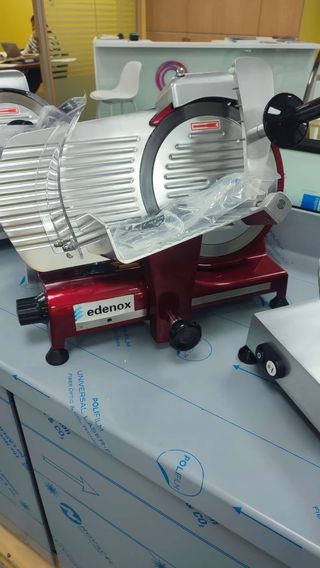 Cortadora de fiambre edenox cgsp250r nueva