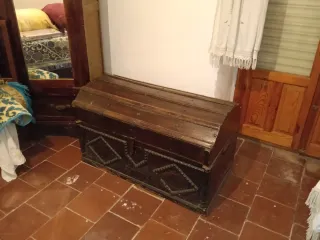 Baúl antiguo de madera