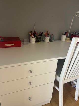 Litera SMÅSTAD con escritorio blanco