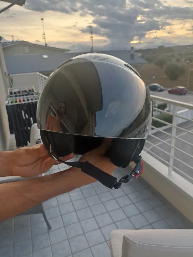 Casco NSE bianco con visiera