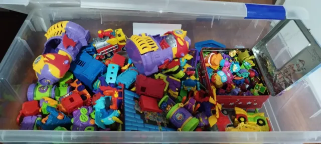 Lote casas y vehículos de Zomlings y Superzings