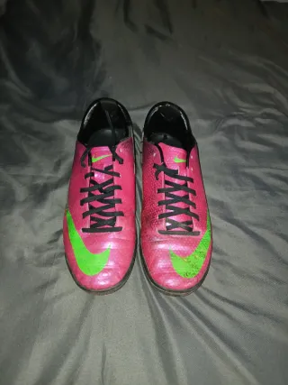 Zapatillas fútbol sala Nike rosas y verdes