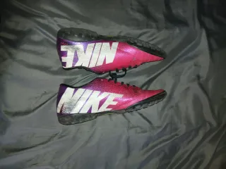 Zapatillas fútbol sala Nike rosas y verdes