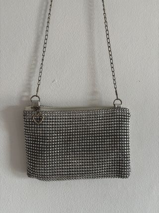 Bolso de mano con brillos plateado