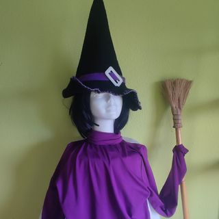 Disfraz de Bruja con Escoba y Sombrero
