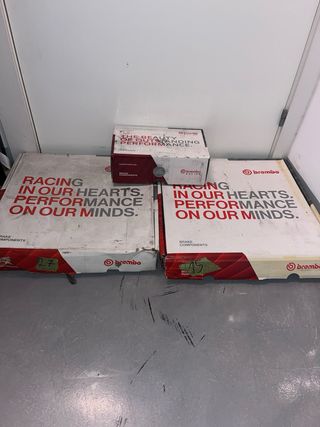 Confezione 2 dischi + 5 pastiglie freno Collezione Brembo