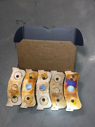 Confezione 2 dischi + 5 pastiglie freno Collezione Brembo