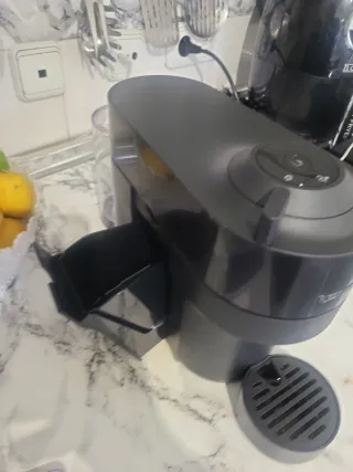 Cafetera Nespresso DeLonghi Vertuo POP Negra