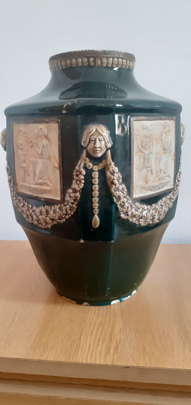 Jarrón antiguo de cerámica 