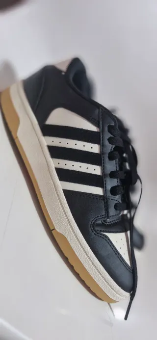 Adidas Zapatillas Negras y Blancas