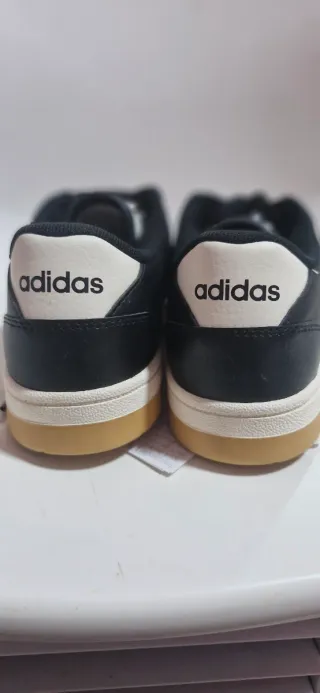 Adidas Zapatillas Negras y Blancas