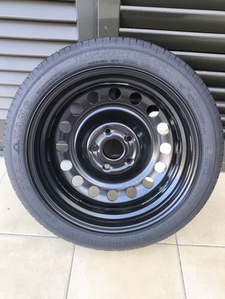 Neumático T115/70R16 + Kit Herramientas