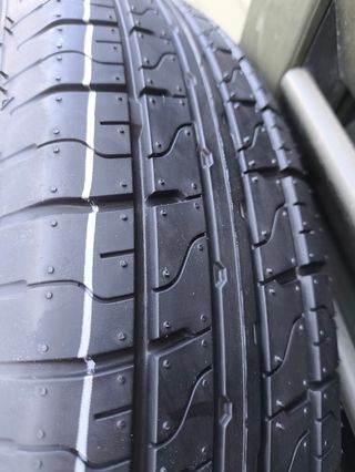 Neumático T115/70R16 + Kit Herramientas