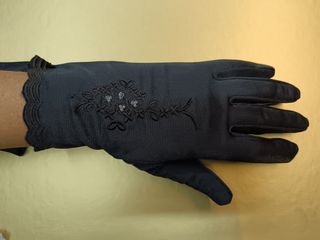 Guantes de fiesta negro grisáceo con pedrería