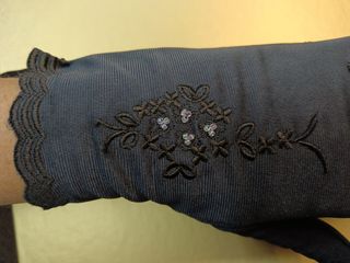 Guantes de fiesta negro grisáceo con pedrería