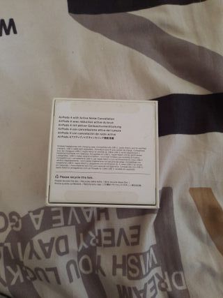 Caja Original AirPods 4