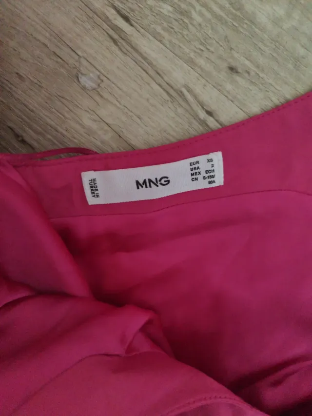 Vestido fucsia corto formal asimétrico chulisimo 